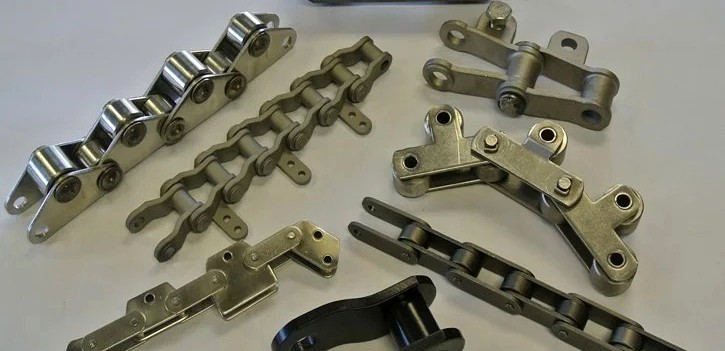 Cadenas industriales con rodillos y aditamentos especiales